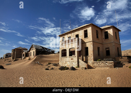 Casa abbandonata, Kolmanskop città fantasma, vicino a Luderitz, Namibia, Africa Foto Stock