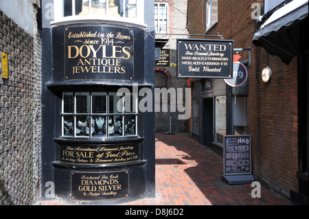 Antiquariato Doyles gioiellerie nelle corsie BRIGHTON REGNO UNITO Foto Stock