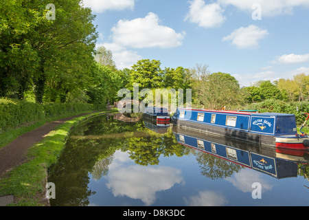 Canal riflessioni a Storton giunzione sul personale e Worcester Canal, Staffordshire, England, Regno Unito Foto Stock