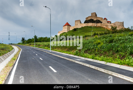 Rupea fortezza è in Brasov county, Transilvania, Romania. Costruito nel XIV secolo dai ribelli sassone, nowday è rovinata. Foto Stock