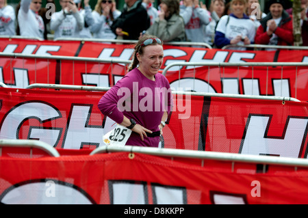 Unità di finitura di sesso femminile nel 2013 Stratford 220 Triathlon Foto Stock