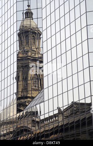 La riflessione nella cattedrale Foto Stock