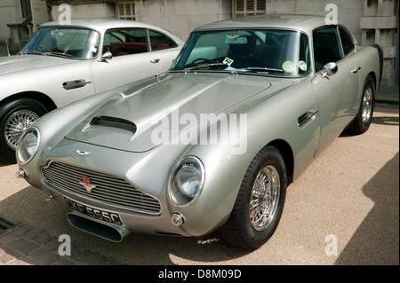 Classic 1965, Silver, Aston Martin DB5 in mostra all'Old Royal Naval College di Greenwich. Foto Stock