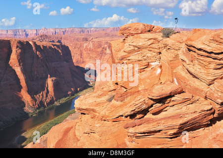 Treppiede per le riprese su un fiume Colorado. Foto Stock