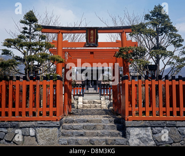 Culturale del Parco a Tema - dipinta di rosso e di scherma arch tipo struttura, Muroran, Hokkaido, Giappone Foto Stock