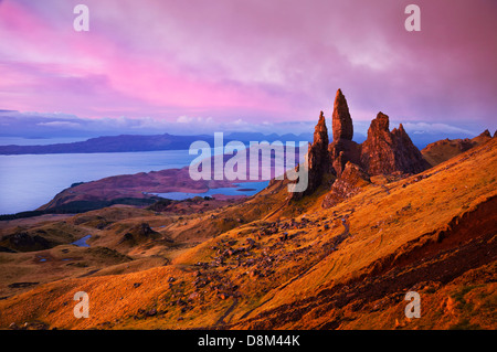 Isola di Skye il vecchio uomo di Storr all'alba sunrise Trotternish penisola Isola di Skye Highlands Scozia UK GB Europa Foto Stock