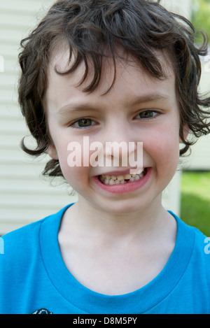 Ragazzo che sorride, ritratto Foto Stock