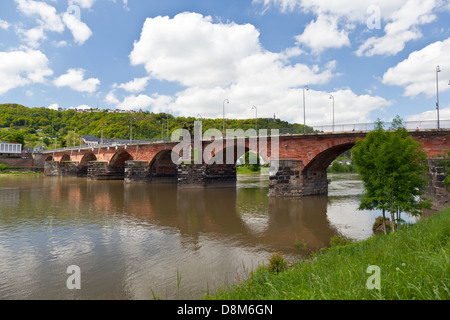 Trier/ Treves: Römerbrücke (ponte romano) presso il fiume Mosella; Renania-Palatinato, Germania, Europa Foto Stock