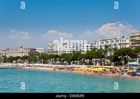 Il famoso hotel Martinez, Boulevard de la Croisette lungo il lungomare, Cannes, Francia Foto Stock