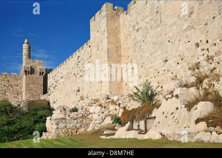 Le antiche mura di Gerusalemme eterna Foto Stock