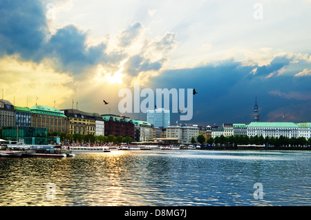 Immagine hdr del Binnenalster nel centro di Amburgo, Germania. Foto Stock