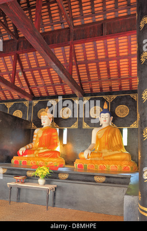 Due seduta statua del Buddha Foto Stock
