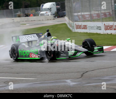 Detroit, Michigan, Stati Uniti d'America. Il 31 maggio 2013. Tony Kanaan (11) sul corso durante le qualifiche a canalina a Belle Isle Park il 31 maggio 2013 a Detroit,MI. Tom Turrill/CSM/Alamy Live News Foto Stock