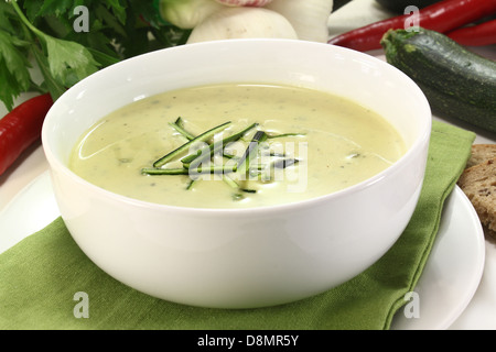 Zucchine minestra di crema Foto Stock