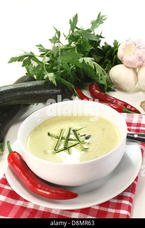 Zucchine minestra di crema Foto Stock