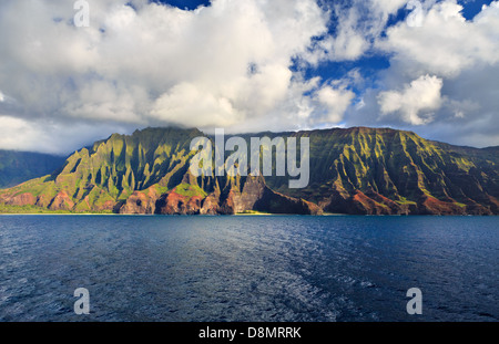 Bellissima Costa di Na Pali come visto da off shore Foto Stock