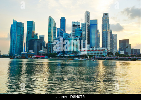 Singapore downtown nel bel tramonto Foto Stock