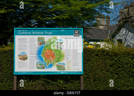 Il pannello delle informazioni a Plumgarths, gli uffici della Cumbria Wildlife Trust, Crook Road, vicino a Kendal, Parco Nazionale del Distretto dei Laghi, Cu Foto Stock