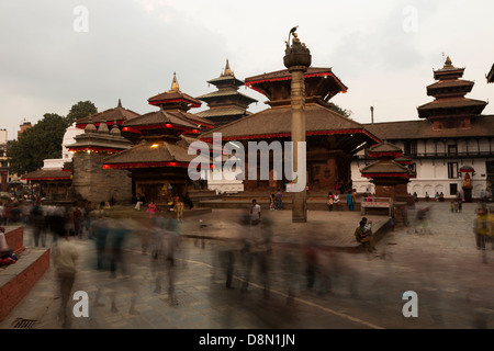 Il movimento sfocati in Durbar Square, Kathmandu, Nepal Foto Stock