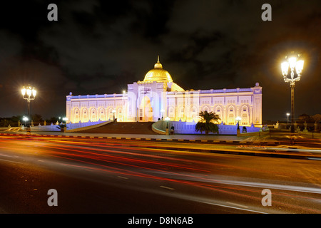 Illuminazione colorata di proiezione della luce di Sharjah Palace Festival di cultura palazzo culturale piazza culturale Emirato Sharjah Regno Foto Stock