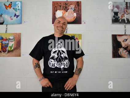 Rinomato artista di graffiti Sexer James Rodriguez che presenta il suo lavoro a 5 livelli Pointz nella città di Long Island, Queens, NY Foto Stock