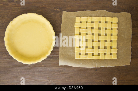 Reticolo di pasticceria top con base di pastafrolla per torta Foto Stock