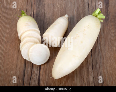 Bianco fresco isolato di rafano Foto Stock