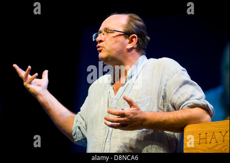 William Dalrymple historian parlando della prima guerra in Afghanistan sul palco a Hay Festival 2013 Hay on Wye Powys Wales UK Foto Stock