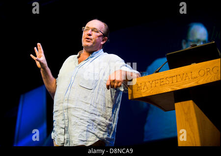 William Dalrymple historian parlando della prima guerra in Afghanistan sul palco a Hay Festival 2013 Hay on Wye Powys Wales UK Foto Stock