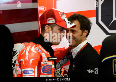 Mugello,Italia.1 Giugno 2013. Andrea Dovizioso (Ducati Team) e Loris Capirossi durante la sessione di qualifiche di Moto GP a partire dal campionato del mondo il Mugello racing circuito. Credito: Gaetano Piazzolla/Alamy Live News Foto Stock