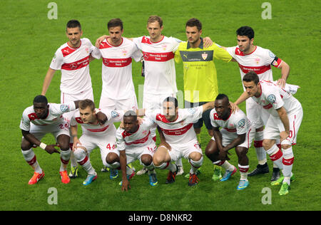 Berlino, Germania. Il 1 giugno, 2013. Stoccarda (Indietro, L-R) Vedad Ibisevic, Martin Harnik, Georg Niedermeier, portiere Sven Ulreich, Serdar Tasci (anteriore, L-R) Antonio Ruediger, Alexandru Maxim, Ibrahima Traore, Cristian Molinaro, Arthur Boka, Christian Gentner, posa per una teamphoto prima per il tedesco della DFB Cup finale soccerh tra FC Bayern Monaco e VfB Stuttgart nello Stadio Olimpico di Berlino (Germania), 01 giugno 2013. Foto: Annibale/dpa (ATTENZIONE: La DFB vieta l'utilizzazione e la pubblicazione di immagini sequenziali su internet e altri media online durante quindi (inclusi Foto Stock