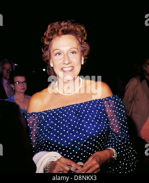 FILE FOTO - JEAN STAPLETON, il veterano del palcoscenico e del film più noto come Archie Bunker lungo sofferenza moglie Edith in seminale serie TV "tutto in famiglia", è morto venerdì 31 maggio 2013 nella sua casa di New York City. Ella era 90. Nella foto: Dicembre 29, 2005 - Los Angeles, California, Stati Uniti - Jean Stapleton. (Credito Immagine: © Bill Holz-Michelson/Globe foto/ZUMAPRESS.com) Foto Stock