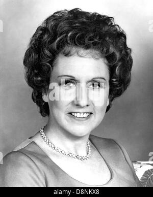 FILE FOTO - JEAN STAPLETON, il veterano del palcoscenico e del film più noto come Archie Bunker lungo sofferenza moglie Edith in seminale serie TV "tutto in famiglia", è morto venerdì 31 maggio 2013 nella sua casa di New York City. Ella era 90. Nella foto: 1 gennaio, 1980 - New York New York, Stati Uniti - Non datato studio foto di jean STAPLETON. (Credito Immagine: © Globo foto/ZUMAPRESS.com) Foto Stock