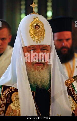 Atene, Grecia. Il 1 giugno, 2013. Patriarca ortodosso russo Kirill mi assiste una liturgia presso la chiesa di Saint Panteleimonas in Atene. Patriarca di Mosca e di tutta la Rus' Kirill I, è in Grecia per una 7 giorni di visita ufficiale. Credito: ARISTIDIS VAFEIADAKIS/Alamy Live News Foto Stock