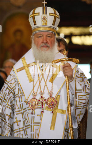 Atene, Grecia. Il 1 giugno, 2013. Patriarca ortodosso russo Kirill mi assiste una liturgia presso la chiesa di Saint Panteleimonas in Atene. Patriarca di Mosca e di tutta la Rus' Kirill I, è in Grecia per una 7 giorni di visita ufficiale. Credito: ARISTIDIS VAFEIADAKIS/Alamy Live News Foto Stock