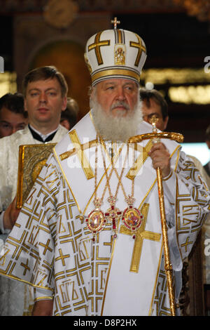 Atene, Grecia. Il 1 giugno, 2013. Patriarca ortodosso russo Kirill mi assiste una liturgia presso la chiesa di Saint Panteleimonas in Atene. Patriarca di Mosca e di tutta la Rus' Kirill I, è in Grecia per una 7 giorni di visita ufficiale. Credito: ARISTIDIS VAFEIADAKIS/Alamy Live News Foto Stock