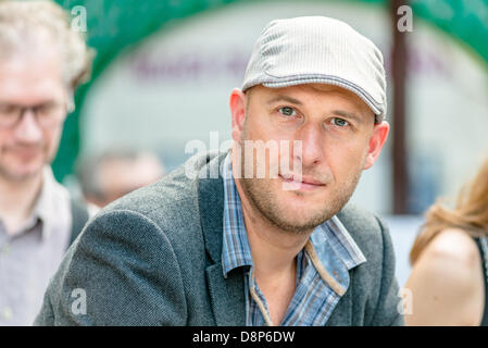 Mosca, Russia. Il 1 giugno, 2013. Justin Tate, Senior Export Manager di Ahmad Tea Limited, visita Mosca Ahmad Tea Music Festival. Mosca, 1 giugno, 2013 Credit: Alyaksandr Stzhalkouski/Alamy Live News Foto Stock