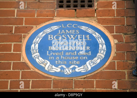 London County council targa blu segna il sito di una casa del biografo James Boswell, Fitzrovia, Londra, Inghilterra Foto Stock