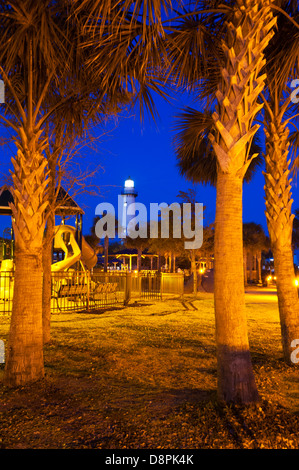 San Simon's Island Lighthouse di notte, San Simone's Island, GEORGIA, STATI UNITI D'AMERICA Foto Stock