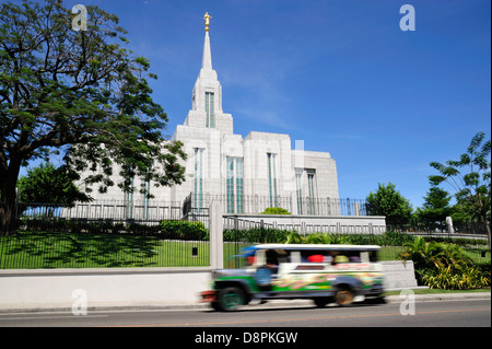 Chiesa di Gesù Cristo dei Santi Latter-Day, Jeepney passando dalle Filippine Foto Stock