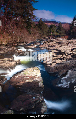 Il fiume Dochart e Falls of Dochart, Killin, Stirlingshire Foto Stock