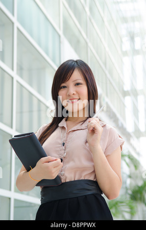 Cinese asiatica studentessa in abbigliamento formale Foto Stock