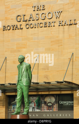 La Royal Concert Hall e Donald Dewar statua, Buchanan Galleries, Glasgow Foto Stock