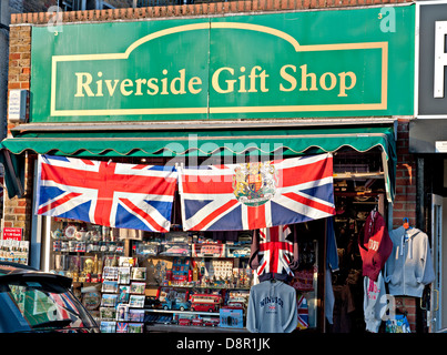 Riverside regali in Windsor, Berkshire, Regno Unito Foto Stock