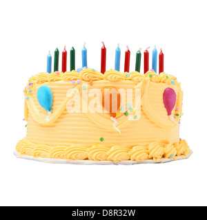 Torta di compleanno e candele accese su sfondo bianco Foto Stock