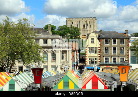 Norwich, mercato coperto, la città ed il Castello, Norfolk, Inghilterra, Regno Unito Foto Stock