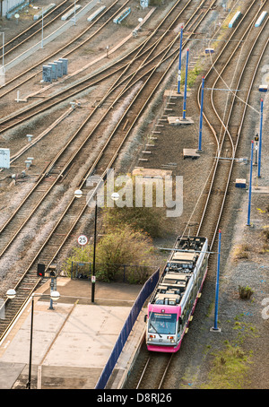 Un tram puling in a Snow Hill Station. Birmingham, West Midlands, England, Regno Unito Foto Stock