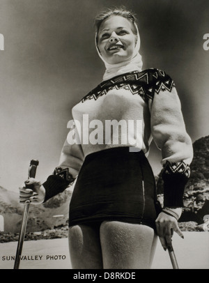 La Modellazione di donna Ultima moda sci, Sun Valley, Idaho, Stati Uniti, circa 1945 Foto Stock