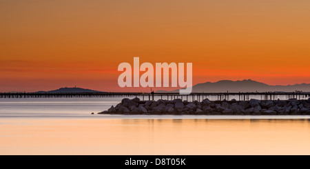 Sunset over étang de Thau, Hérault, Languedoc-Roussillon, Francia Foto Stock