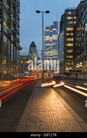 Il traffico su Bishopsgate,città di Londra, Inghilterra Foto Stock